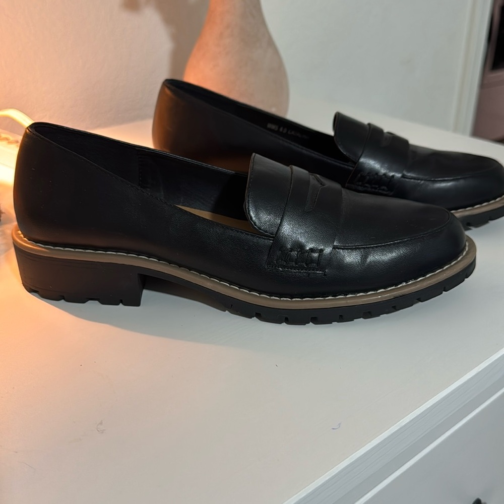 Black women’s size 8.5 Dolce Vita loafers